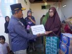 Kadis Perikanan Luwu Timur Alimuddin Berbagi Bantuan di Dusun Muara Utara Desa Cimpu Utara