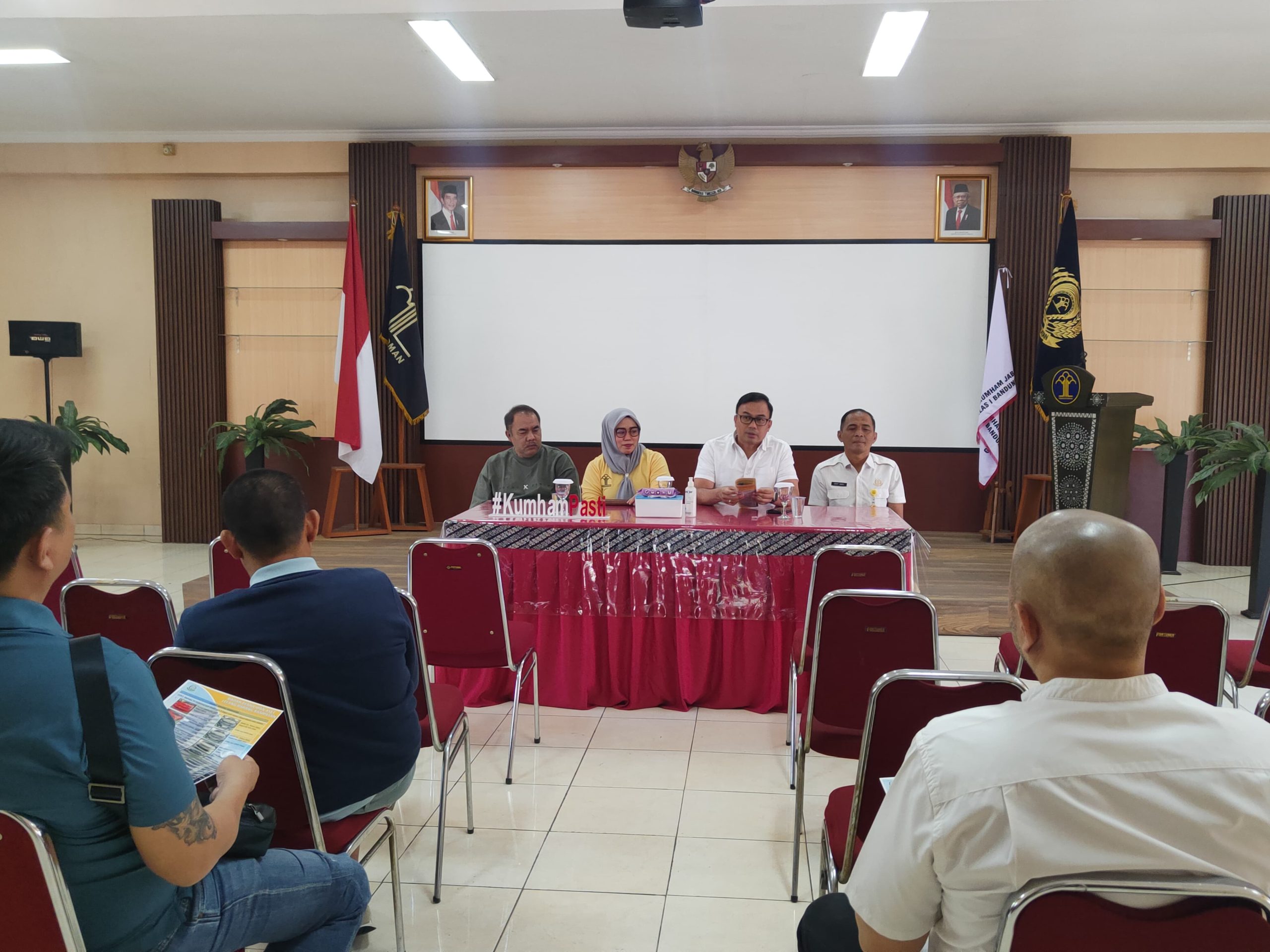 5f76509a-28fd-4260-9736-cce425227e2f