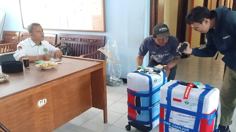Unik! Jemaah Haji Cianjur Tandai Koper dengan Boneka dan Kartun Biar Tak Tertukar