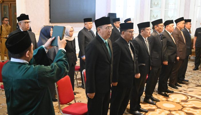 Bupati Wahyu Lantik 14 Pejabat Eselon II, Plt BKPSDM Akos Koswara : Hasil Uji Kompetensi dan Kebutuhan Organisasi