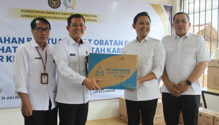 Pastikan Hak Kesehatan Napi, Irfan Ketua Fraksi Gerindra DPRD Cianjur Apresiasi Gerak Cepat Bupati Wahyu Salurkan Bantuan Obat dan Alkes ke Lapas IIB