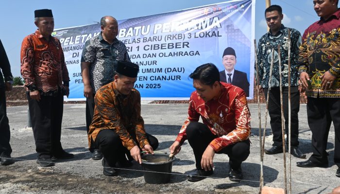 Peletakan Batu Pertama oleh Bupati Cianjur Tandai Pembangunan Tiga Ruang Kelas Baru di SMPN 1 Cibeber