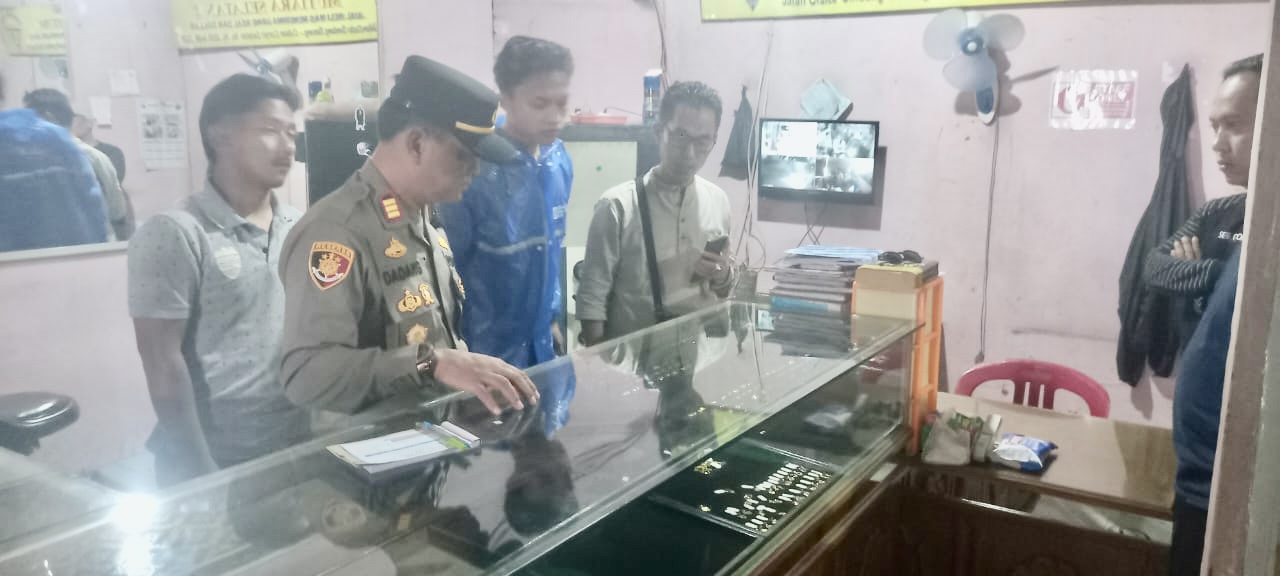 Pencurian Toko Emas di Sindangbarang, Polisi Buru Pelaku 150 Gram Emas & Uang Rp 50 Juta Raib 985752d6-ce20-4c2b-bd22-12a7114643ae