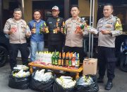 Polisi Amankan Ratusan Botol Miras dalam Razia di Cianjur