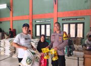 Pemdes Mekarsari Salurkan Bantuan Pangan kepada 739 KPM