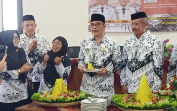 Peringatan Hari Guru Nasional dan HUT PGRI ke-80 di Cianjur Berlangsung Khidmat dan Meriah