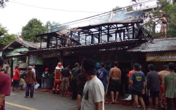 Didiga Korsleting Listrik Picu Kebakaran Rumah Dua Lantai di Sindangbarang, Kerugian Capai Rp250 Juta