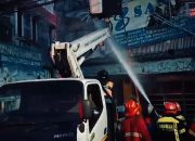 Api Masih Berkobar di Toko Sanya Cianjur, Dishub Kerahkan Crane dan Alihkan Arus