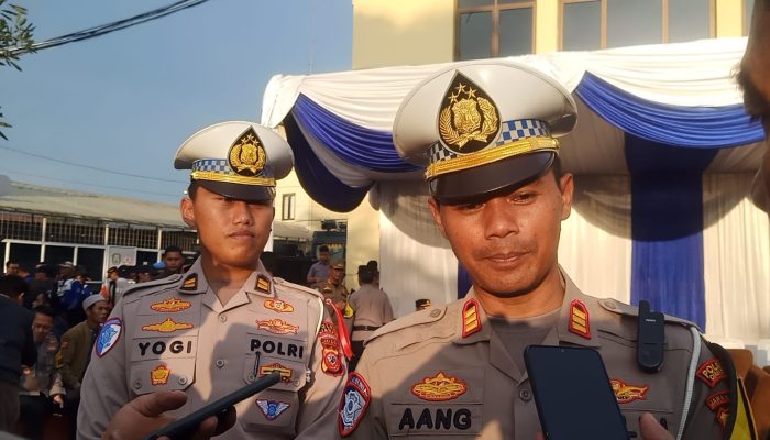 Volume Kendaraan Membludak, Satlantas Cianjur Terapkan One Way di Jalur Puncak