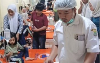 Belasan Siswa SD di Pagelaran Diduga Keracunan “Es Jeli Tuyul”, Sempat Muntah dan Dilarikan ke Rumah Sakit