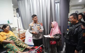 Kapolres Cianjur Besuk Ibu Melahirkan yang Ditolong Personel Patroli Jago Presisi Satsamapta Polres
