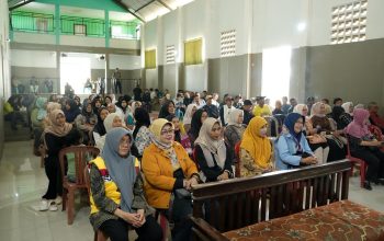 Suasana Haru Warnai Reses Ketua DPRD Cianjur di Desa Jati, Metty Triantika Rogoh Kocek Pribadi Bantu Langsung Tunai Komunitas Disabilitas